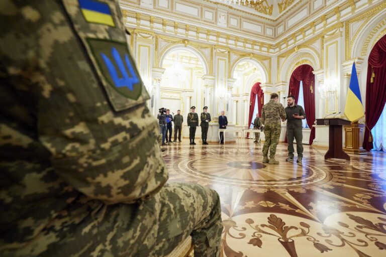 Статус та державні гарантії для нагороджених відзнакою «Хрест бойових заслуг»
